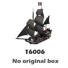 804pcs Battle Ship Pirates of the Caribbean Black Pearl Flagship 39009 Model Building Blocks Boy Toy Bricks Compatible With lego