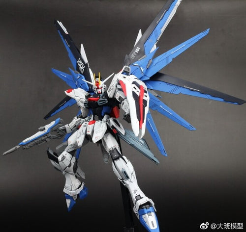 DB MG 1/100 Gundam Model ZGMF-X10A Freedom 2.0 Destroy Armor Unchained Mobile Suit Kids Toys BANDAI