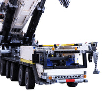 7692pcs MOC High Level Small Particles Assembly Model Building Block Crane Gift Kit with RC Motor with Motor and Remote Control