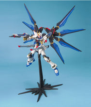Japaness Bandai Original MG 1/100 Gundam Model ZGMF-X20A Strike Freedom Destroy Armor Unchained Mobile Suit Kids Toys BANDAI