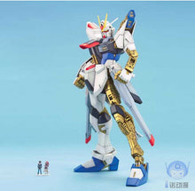Japaness Bandai Original MG 1/100 Gundam Model ZGMF-X20A Strike Freedom Destroy Armor Unchained Mobile Suit Kids Toys BANDAI