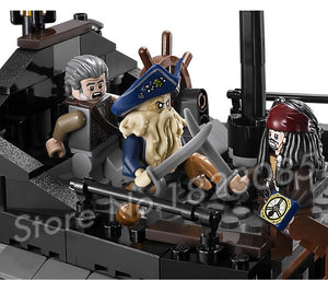 804pcs Battle Ship Pirates of the Caribbean Black Pearl Flagship 39009 Model Building Blocks Boy Toy Bricks Compatible With lego