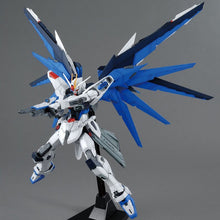 Japaness Bandai Original MG 1/100 Gundam Model ZGMF-X10A Freedom 2.0 Destroy Armor Unchained Mobile Suit Kids Toys BANDAI