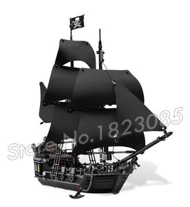 804pcs Battle Ship Pirates of the Caribbean Black Pearl Flagship 39009 Model Building Blocks Boy Toy Bricks Compatible With lego