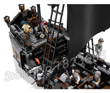 804pcs Battle Ship Pirates of the Caribbean Black Pearl Flagship 39009 Model Building Blocks Boy Toy Bricks Compatible With lego