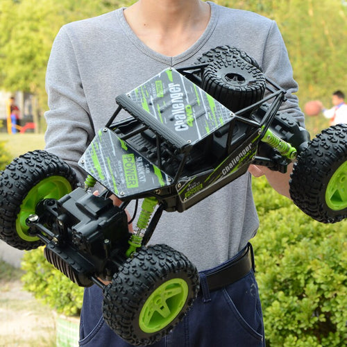1：18 4wd rc cars 2.4G remote control car Toys car remote Buggy Trucks Off-Road Trucks Toys for Children gift